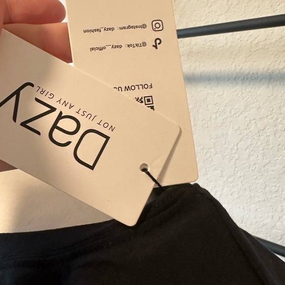 Short sleeve crop top​ - Picture 4 of 4